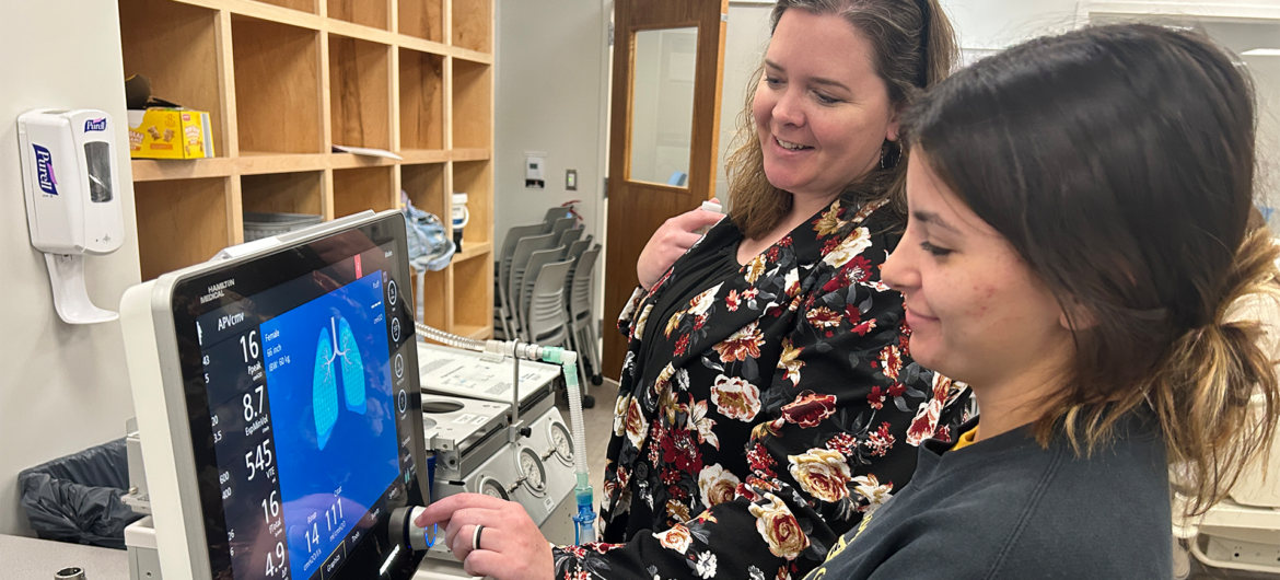 The Respiratory Therapy program at Washington State College of Ohio is at the front of the class when it comes to state-of-the-art classroom equipment. Washington State is the very first college in the nation to have a Hamilton C6 ventilator to use as a training tool for students.